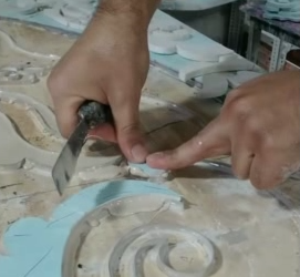 مراحل چسب کاری سنگ معرق در مجموعه هنر سنگ ستاره